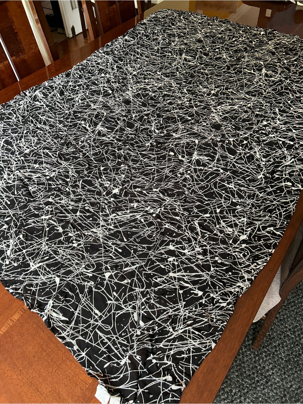 Black & White Abstract Print Women's Scarf 37“ x 55“ - Picture 5 of 7